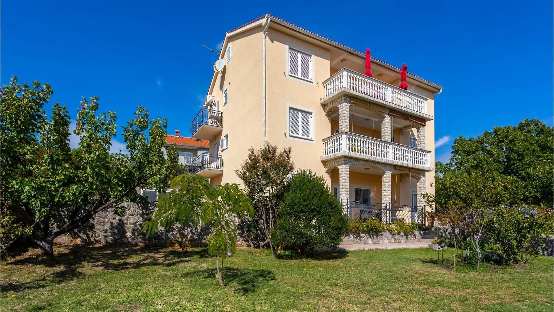 2 Bedroom Nice Apartment In Kornić