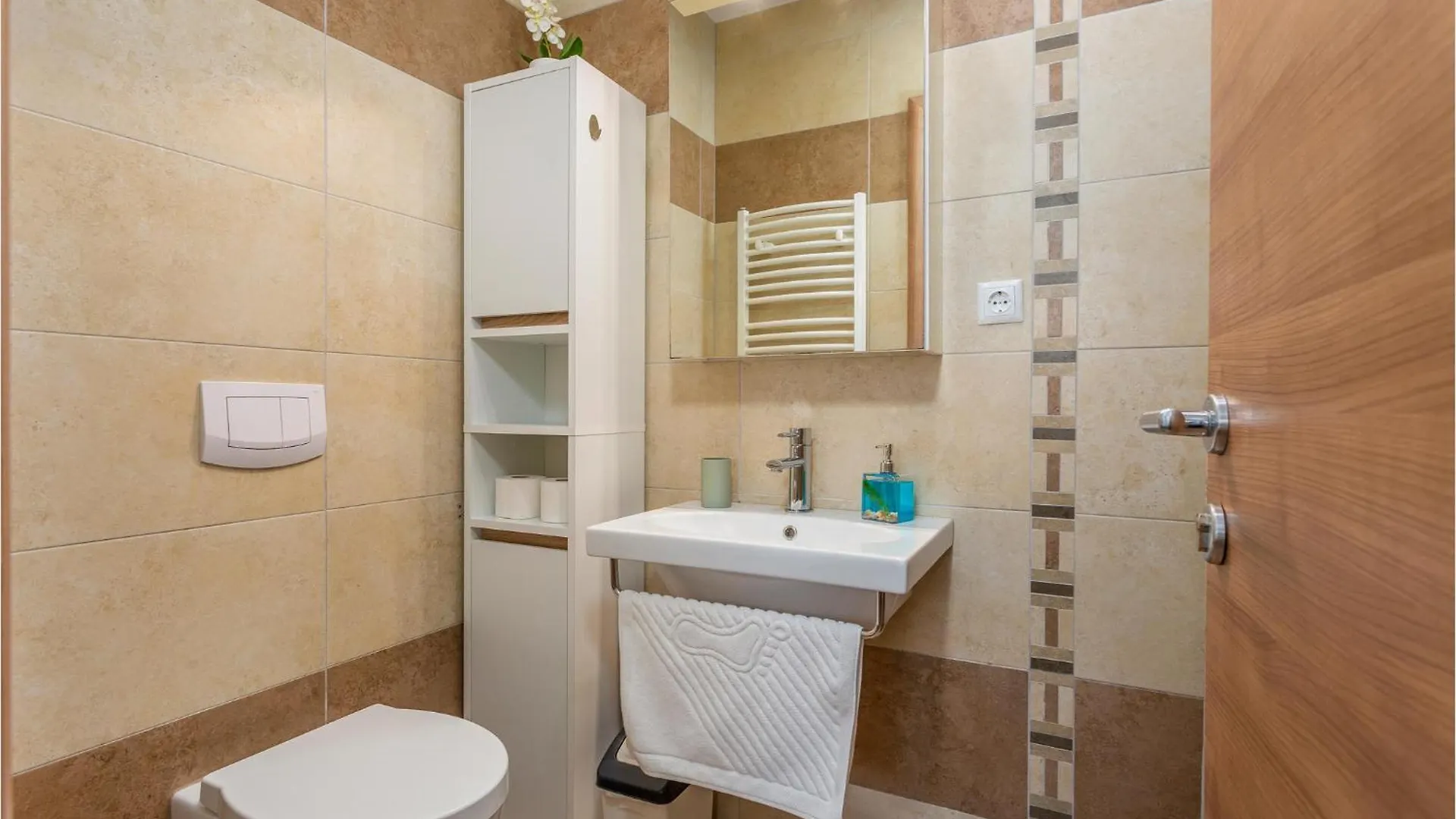 2 Bedroom Nice Apartment In Kornić