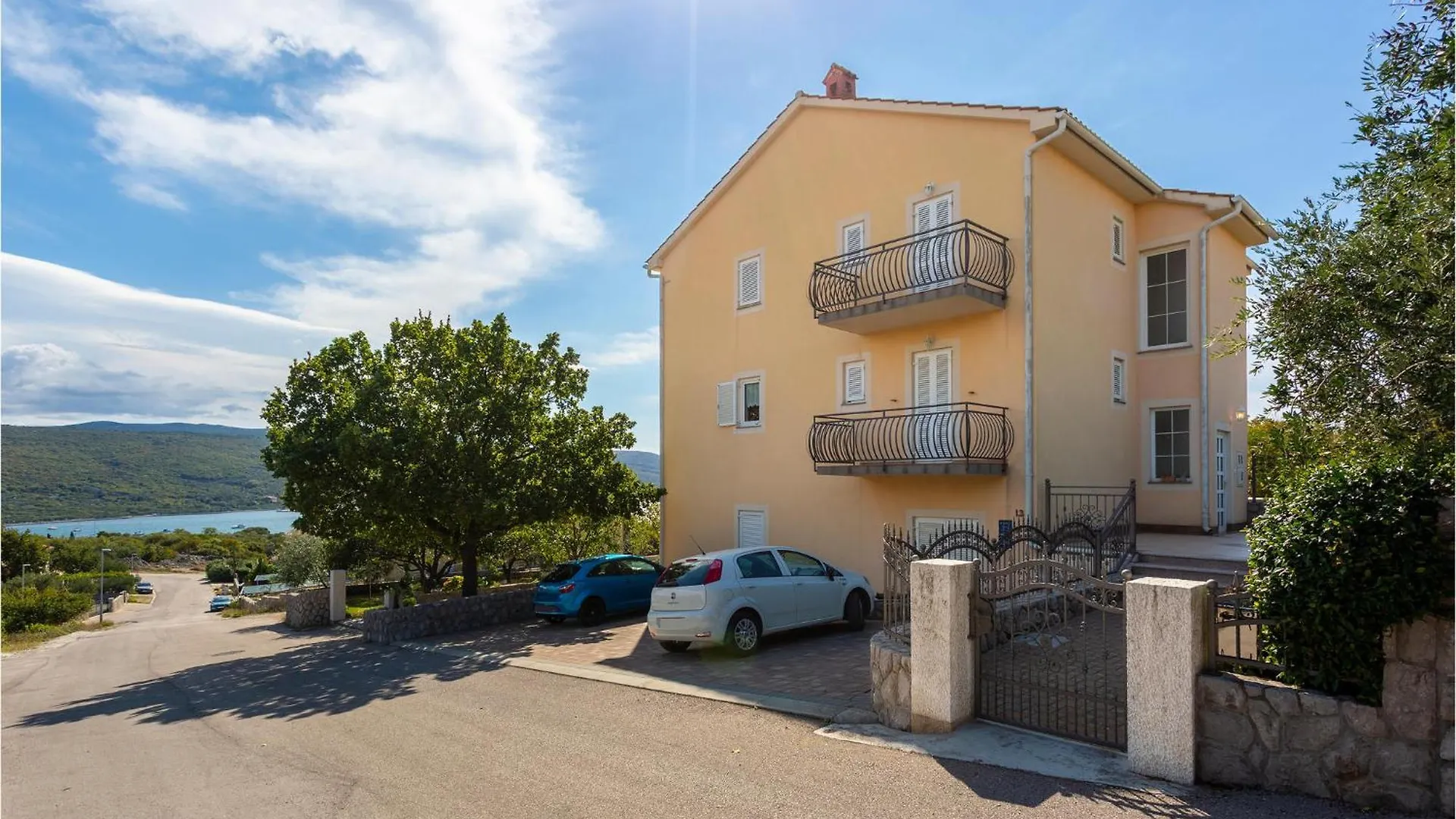 2 Bedroom Nice Apartment In Kornić