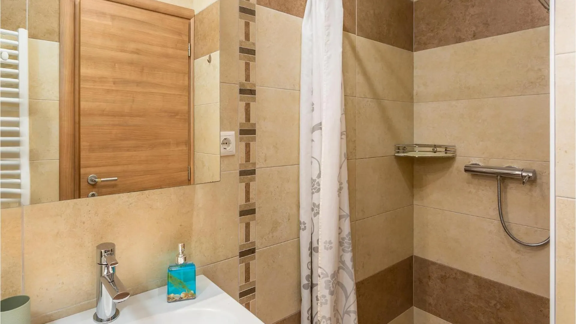 2 Bedroom Nice Apartment In Kornić 0*,  크로아티아