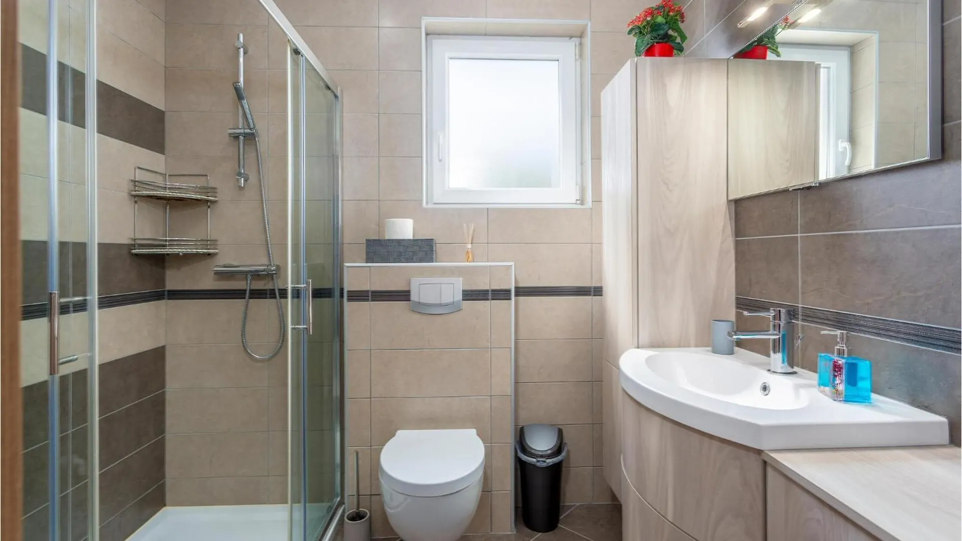 2 Bedroom Nice Apartment In Kornić